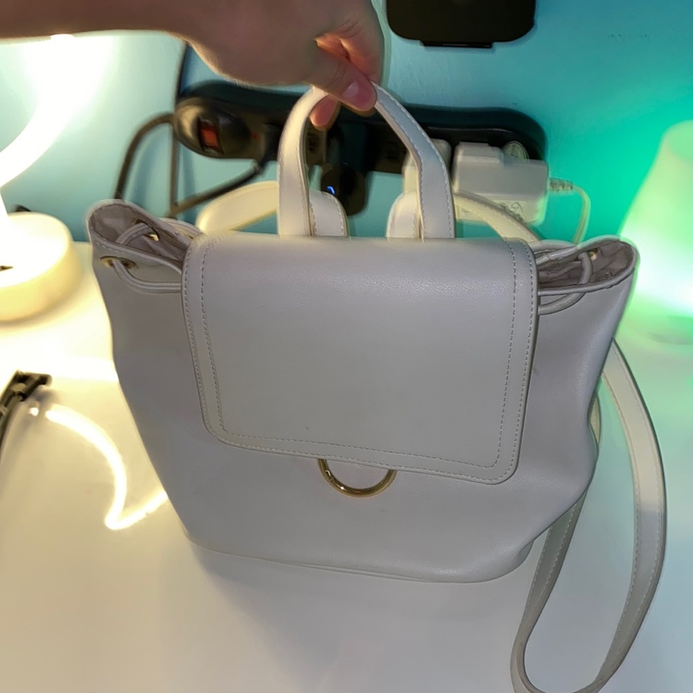 WHITE F21 BOOKBAG🌟